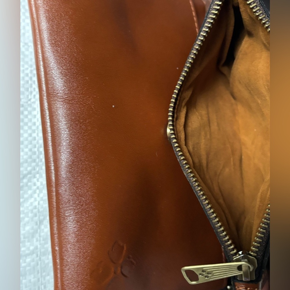 Patricia Nash Corfu Crossbody
Heritage Leather Bag - Picture 4 of 7